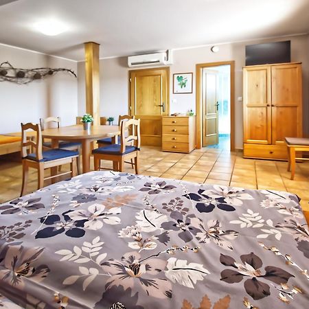 Penzion Vinarstvi Cervinka Horni Vestonice Exteriér fotografie