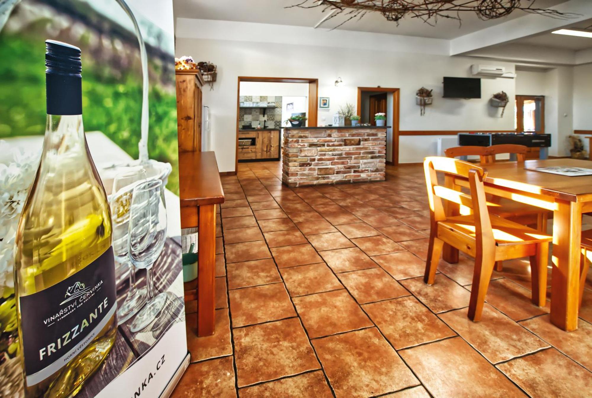 Penzion Vinarstvi Cervinka Horni Vestonice Exteriér fotografie
