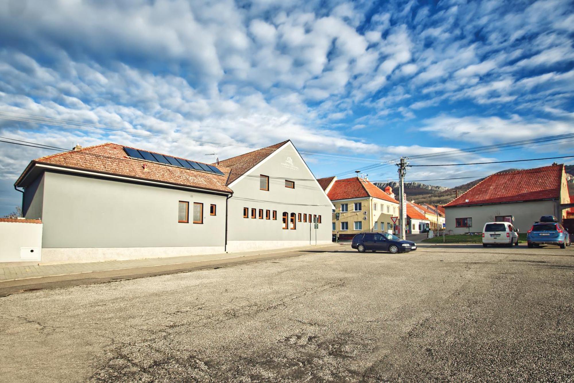 Penzion Vinarstvi Cervinka Horni Vestonice Exteriér fotografie
